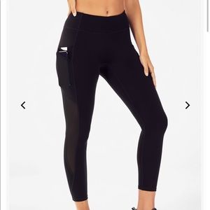 Fabletics “Trinity Mid-Rise Pocket” 7/8 Leggings